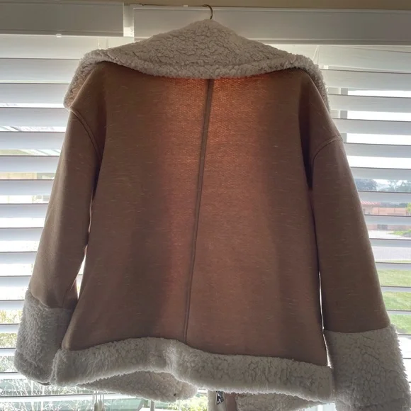 CAbi McQueen Coat Fall 2020 - Picture 5 of 9